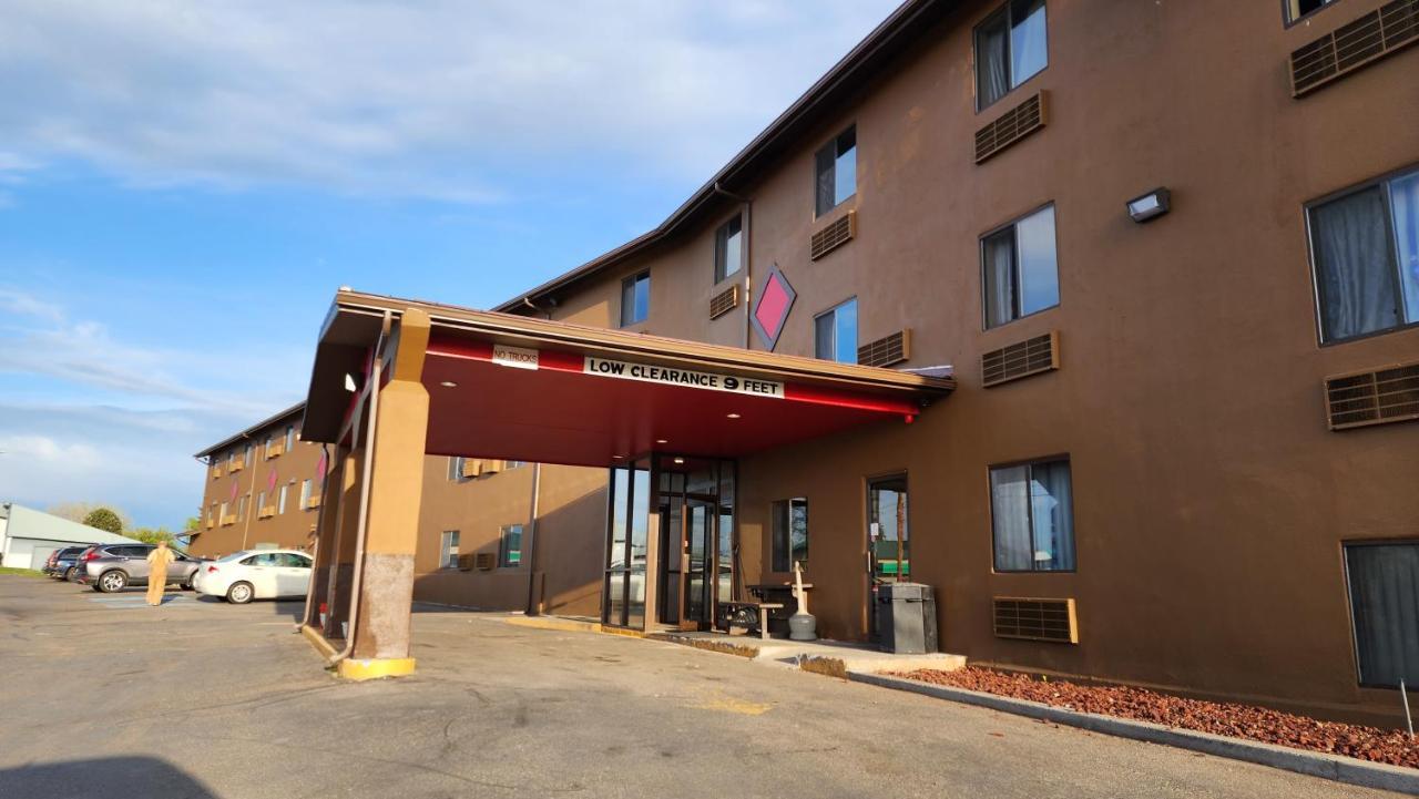 גרייט פולס Grizzly Inn מראה חיצוני תמונה